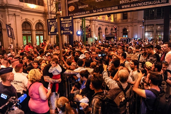 Agyhal�l: h�szezer �rvendez� t�ntet� v�rta B�csben a t�l�nk �rkez� hat�rs�rt�ket