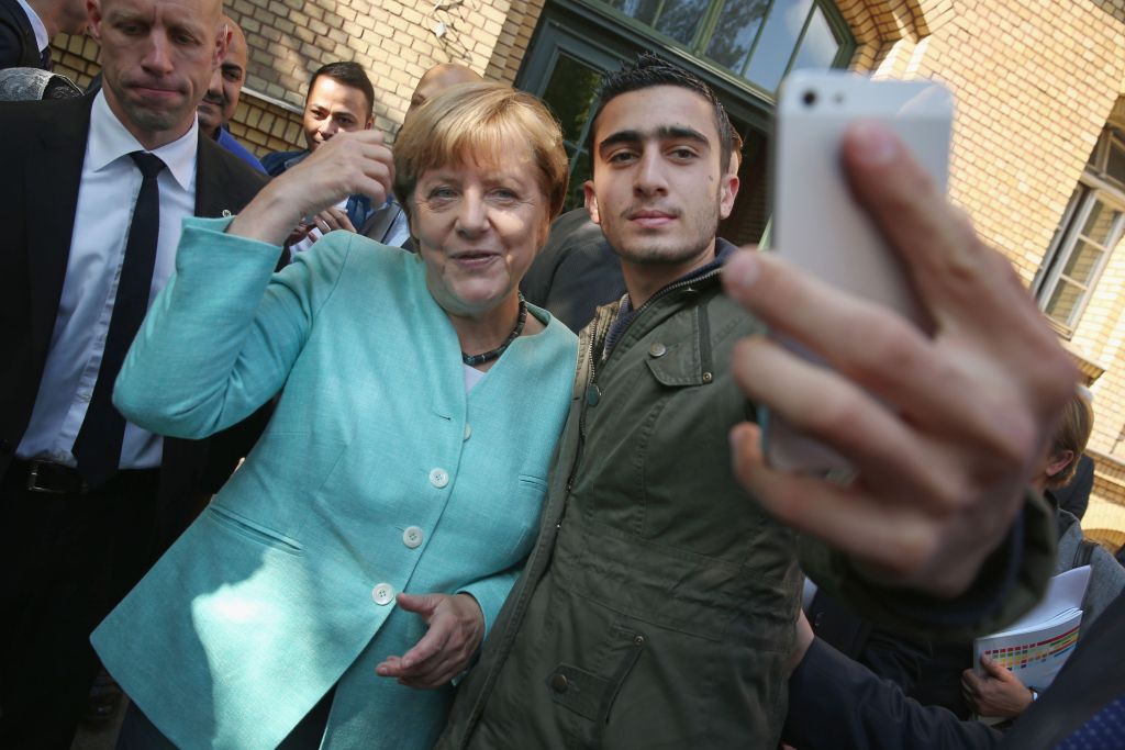 Angela Merkel sz�riai megh�vottja volt az egyik p�rizsi �ngyilkos mer�nyl�
